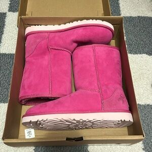 UGG Classic Short Boots - Vibrant Pink Brest cancer edition size 7